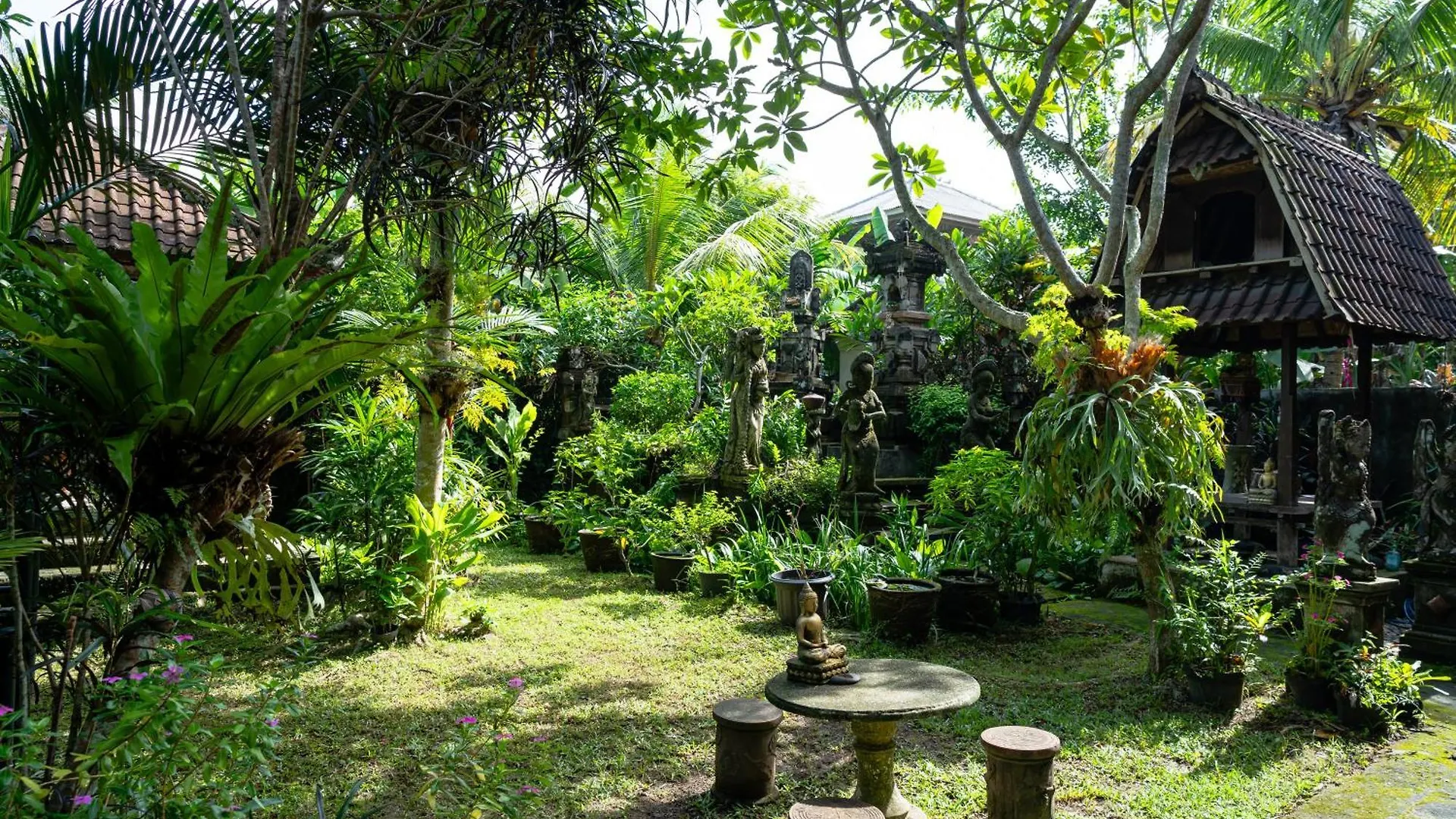 Santra Putra Guesthouse At Karja Art Space Ubud